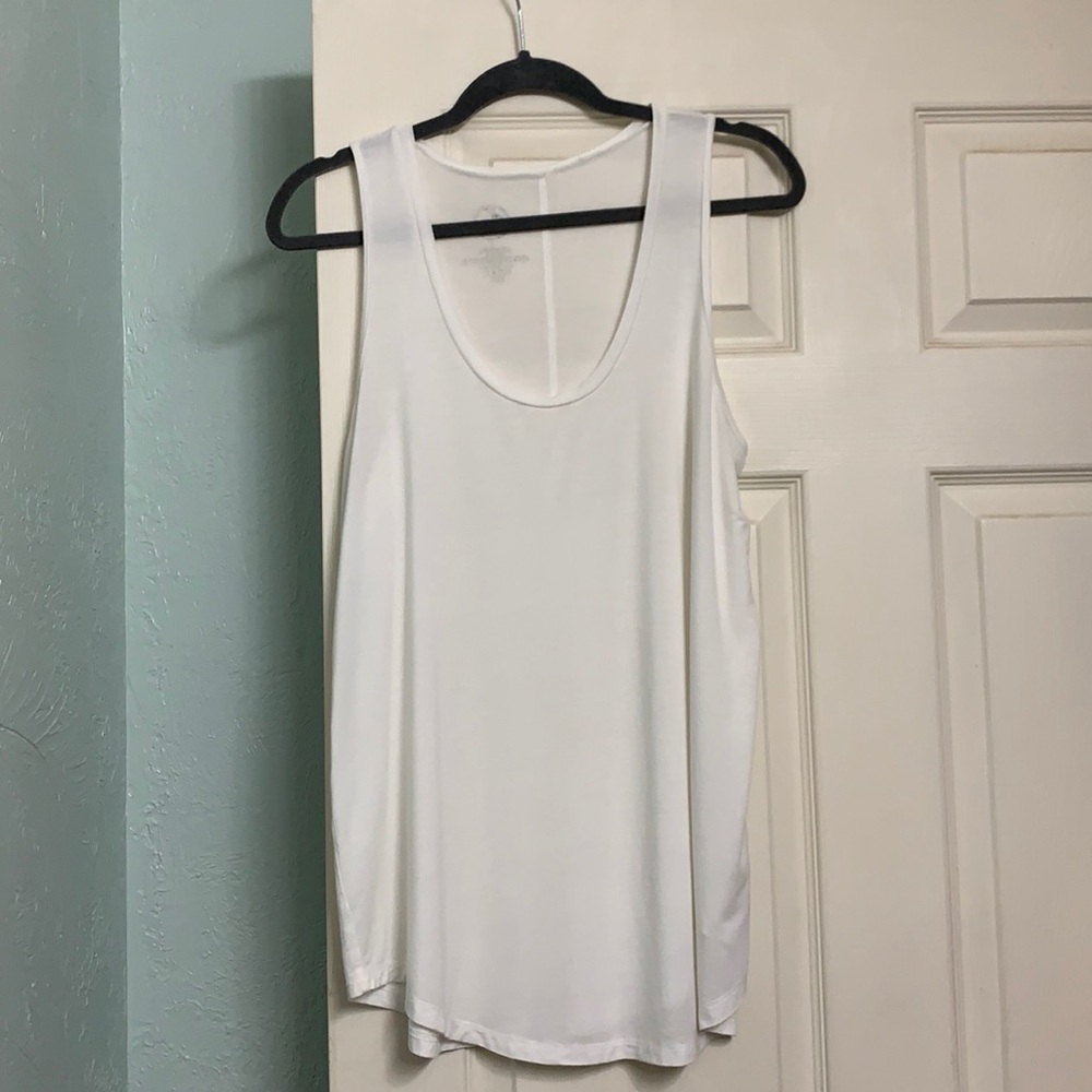 Maurices 24/7 white round hem tank